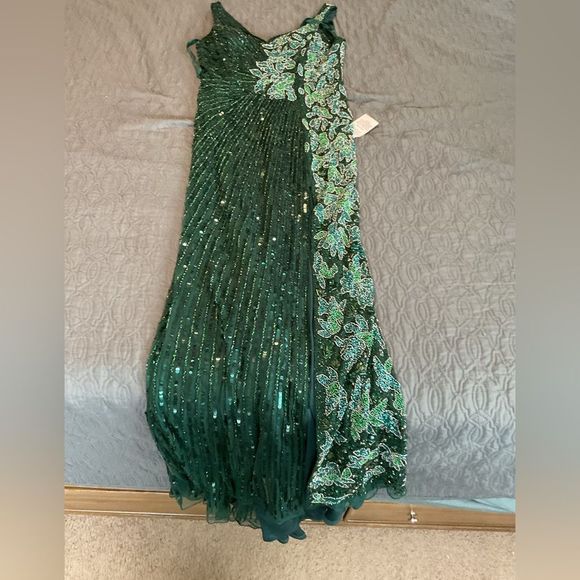 Mac Duggal Deep Green Beaded Floral Sleeveless V-Neck Gown Size 8 - Picture 3 of 8